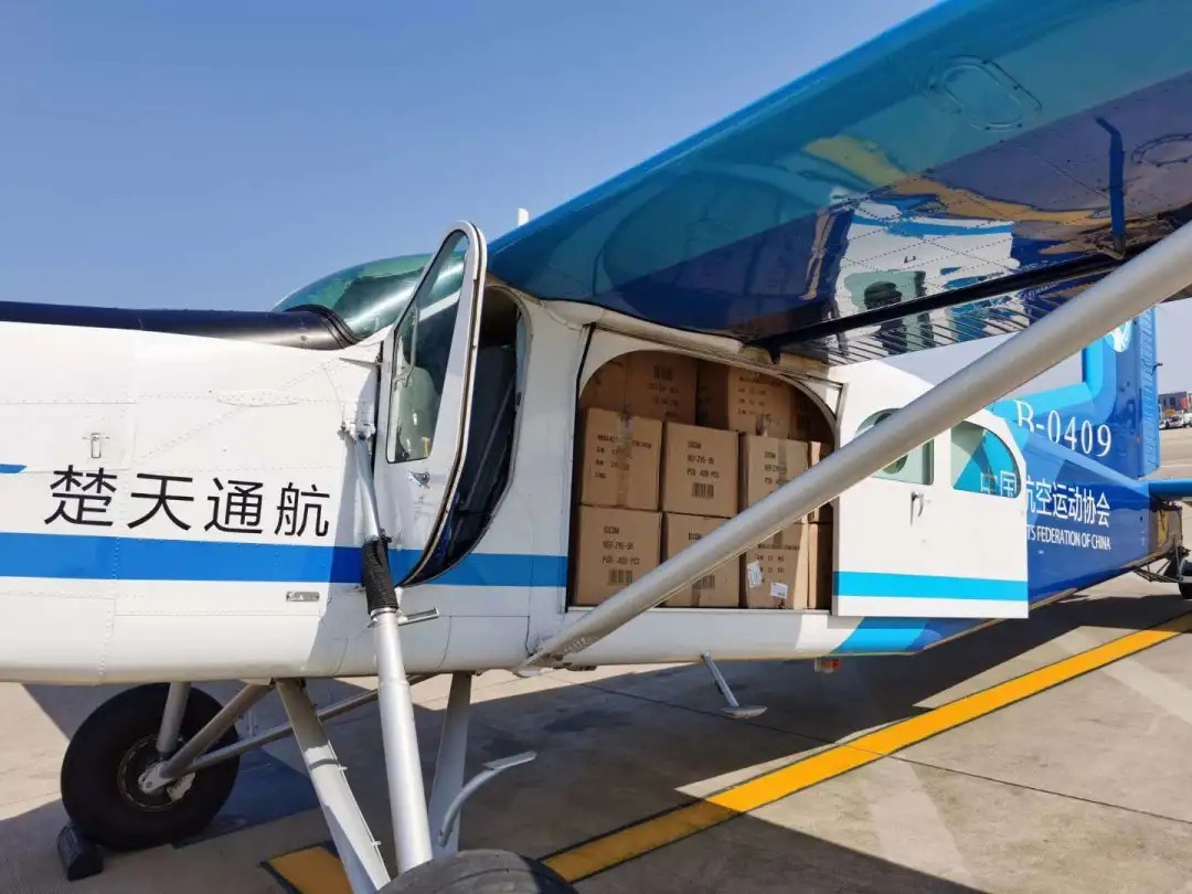 2月3日，楚天通航满载紧急医疗物资的飞机。