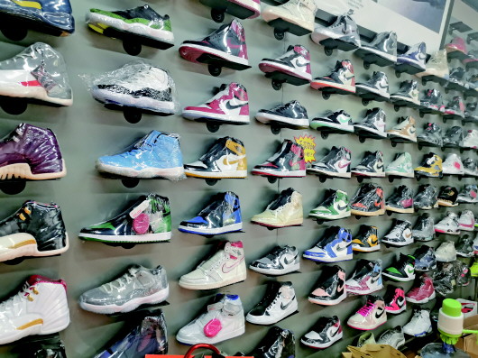 『炒货』“炒货”凉了：一双鞋5个月直降2000元，炒鞋风头不再