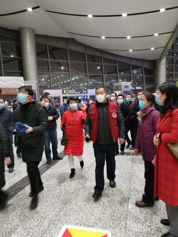 侯锐钢战疫访谈录|山西医科大学第二医院药学部主任侯锐钢：从“大专家”到“大管家”，播散晋鄂两地人民深情厚谊的“种子”