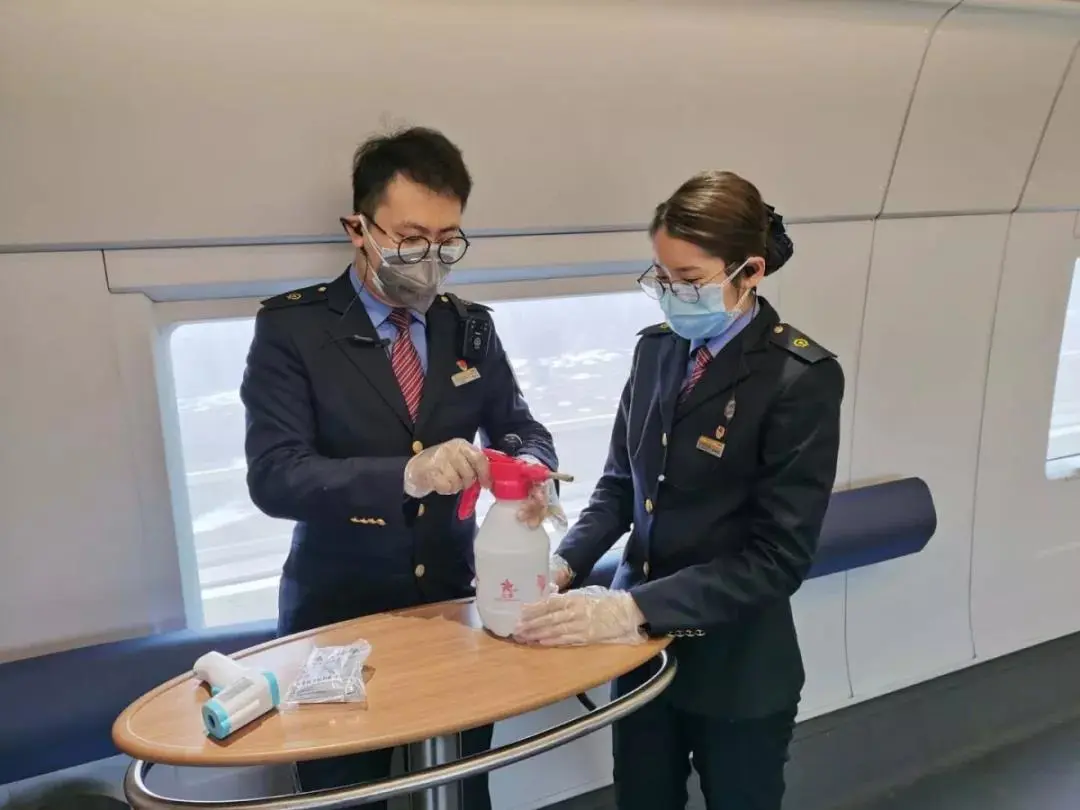 「铁路」东南西北中,青年在行动丨战“疫”中的铁路人