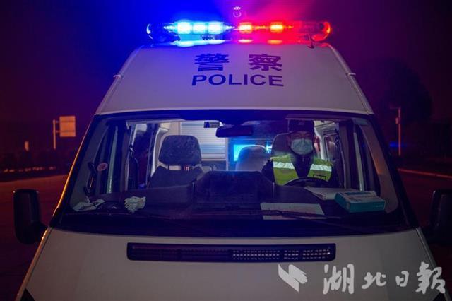 守夜人@走近城市中的“守夜人”：他们的坚守，也是在与时间赛跑