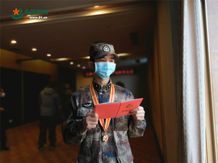 火神山@火神山医院为26名火线立功人员举行授奖仪式