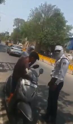 [警察]印度前部长之子与警察发生冲突，结果被父亲带去道歉