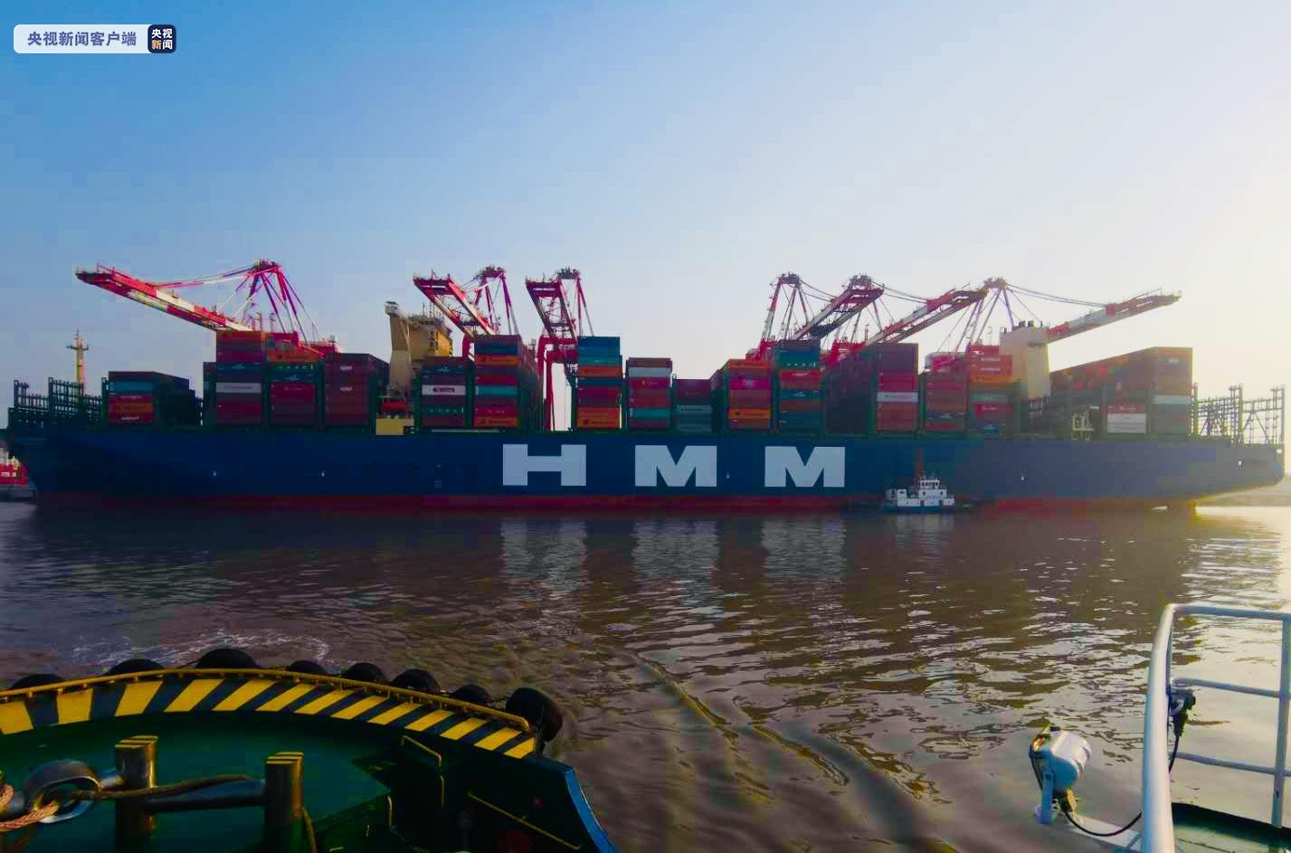 船王@新“船王”抵沪 全球最大集装箱轮首靠洋山港