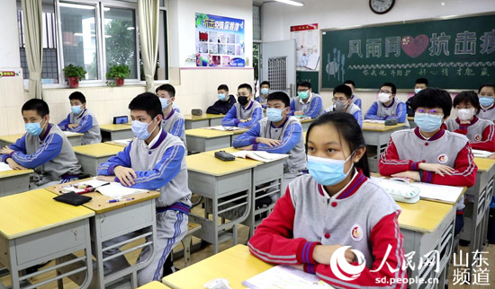 开学典礼青春在战“疫”中唱响