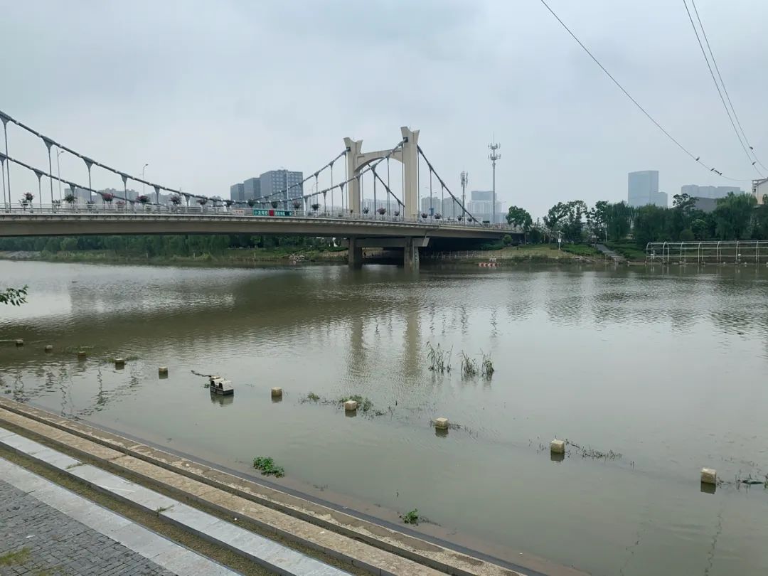 大堤|防汛已一级响应 秦淮河大堤却被挖空建高档餐厅？