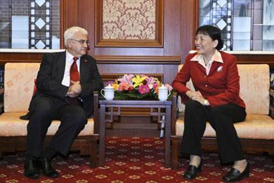 Zhang&nbsp;Meiying&nbsp;(R),&nbsp;vice-chairperson&nbsp;of&nbsp;the&nbsp;National&nbsp;Committee&nbsp;of&nbsp;the&nbsp;Chinese&nbsp;People's&nbsp;Political&nbsp;Consultative&nbsp;Conference&nbsp;(CPPCC),&nbsp;meets&nbsp;with&nbsp;Bulgarian&nbsp;Ambassador&nbsp;to&nbsp;China&nbsp;Georgi&nbsp;Peychinov&nbsp;prior&nbsp;to&nbsp;a&nbsp;reception&nbsp;to&nbsp;mark&nbsp;the&nbsp;60th&nbsp;anniversary&nbsp;of&nbsp;the&nbsp;establishment&nbsp;of&nbsp;the&nbsp;Chinese-Bulgarian&nbsp;diplomatic&nbsp;relations,&nbsp;in&nbsp;Beijing,&nbsp;capital&nbsp;of&nbsp;China,&nbsp;Oct.30,3009.(Xinhua/Xie&nbsp;Huanchi)