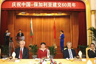 Zhang&nbsp;Meiying&nbsp;(C),&nbsp;vice-chairperson&nbsp;of&nbsp;the&nbsp;National&nbsp;Committee&nbsp;of&nbsp;the&nbsp;Chinese&nbsp;People's&nbsp;Political&nbsp;Consultative&nbsp;Conference&nbsp;(CPPCC),&nbsp;and&nbsp;Bulgarian&nbsp;Ambassador&nbsp;to&nbsp;China&nbsp;Georgi&nbsp;Peychinov&nbsp;(L)&nbsp;attend&nbsp;the&nbsp;reception&nbsp;to&nbsp;mark&nbsp;the&nbsp;60th&nbsp;anniversary&nbsp;of&nbsp;the&nbsp;establishment&nbsp;of&nbsp;the&nbsp;Chinese-Bulgarian&nbsp;diplomatic&nbsp;relations,&nbsp;in&nbsp;Beijing,&nbsp;capital&nbsp;of&nbsp;China,&nbsp;Oct.&nbsp;30,&nbsp;3009.(Xinhua/Xie&nbsp;Huanchi)