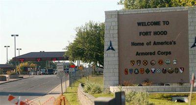 An&nbsp;entrance&nbsp;to&nbsp;Fort&nbsp;Hood&nbsp;Army&nbsp;Base&nbsp;in&nbsp;Fort&nbsp;Hood,&nbsp;Texas,&nbsp;near&nbsp;Killeen&nbsp;remains&nbsp;in&nbsp;lock-down&nbsp;following&nbsp;a&nbsp;mass&nbsp;shooting&nbsp;on&nbsp;Thursday,&nbsp;Nov.&nbsp;5,&nbsp;2009.(AP&nbsp;Photo/Jack&nbsp;Plunkett)