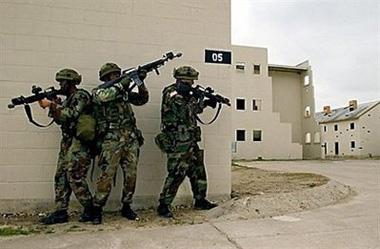 US&nbsp;Army&nbsp;soldiers&nbsp;train&nbsp;at&nbsp;a&nbsp;practice&nbsp;facility&nbsp;resembling&nbsp;an&nbsp;urban&nbsp;environment&nbsp;in&nbsp;Fort&nbsp;Hood,&nbsp;Texas,&nbsp;in&nbsp;2003.(AFP/File/Roberto&nbsp;Schmidt)