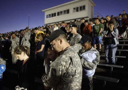 People&nbsp;stand&nbsp;for&nbsp;prayers&nbsp;during&nbsp;a&nbsp;candle&nbsp;light&nbsp;vigil&nbsp;at&nbsp;Hood&nbsp;Stadium&nbsp;on&nbsp;the&nbsp;Fort&nbsp;Hood&nbsp;Army&nbsp;Post&nbsp;in&nbsp;Fort&nbsp;Hood,&nbsp;Texas&nbsp;November&nbsp;6,&nbsp;2009.&nbsp;The&nbsp;death&nbsp;toll&nbsp;left&nbsp;by&nbsp;an&nbsp;army&nbsp;psychiatrist&nbsp;who&nbsp;went&nbsp;on&nbsp;a&nbsp;shooting&nbsp;rampage&nbsp;at&nbsp;a&nbsp;U.S.&nbsp;military&nbsp;base&nbsp;in&nbsp;Texas&nbsp;rose&nbsp;to&nbsp;13&nbsp;on&nbsp;Friday,&nbsp;U.S.&nbsp;media&nbsp;reported.&nbsp;Suspected&nbsp;gunman&nbsp;Major&nbsp;Nidal&nbsp;Malik&nbsp;Hasan&nbsp;opened&nbsp;fire&nbsp;with&nbsp;two&nbsp;handguns&nbsp;at&nbsp;the&nbsp;Fort&nbsp;Hood&nbsp;Army&nbsp;post&nbsp;on&nbsp;Thursday,&nbsp;in&nbsp;one&nbsp;of&nbsp;the&nbsp;worst&nbsp;killing&nbsp;sprees&nbsp;ever&nbsp;reported&nbsp;on&nbsp;a&nbsp;U.S.&nbsp;military&nbsp;base,&nbsp;army&nbsp;officials&nbsp;said.(Xinhua/Reuters&nbsp;Photo)