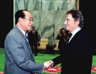 Kim Yong Nam (L), top legislator of the Democratic People's Republic of Korea (DPRK), meets with Jack Lang, French president's special envoy, in Pyongyang in this picture released by Korean Central News Agency (KCNA) on Nov. 12, 2009. (Xinhua/KCNA)