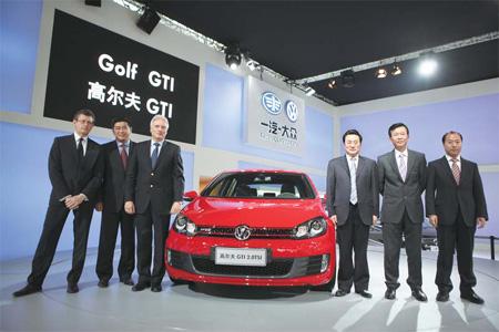 Chief&nbsp;executives&nbsp;of&nbsp;Volkswagen&nbsp;Group&nbsp;China&nbsp;and&nbsp;FAW-Volkswagen&nbsp;take&nbsp;a&nbsp;collective&nbsp;photo&nbsp;at&nbsp;the&nbsp;recent&nbsp;press&nbsp;conference&nbsp;to&nbsp;premier&nbsp;the&nbsp;Golf&nbsp;GTI.&nbsp;The&nbsp;third&nbsp;from&nbsp;left&nbsp;is&nbsp;Dr&nbsp;Winfried&nbsp;Vahland,&nbsp;president&nbsp;and&nbsp;CEO&nbsp;of&nbsp;Volkswagen&nbsp;Group&nbsp;China.