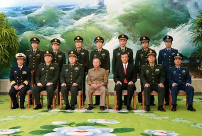 DPRK&nbsp;top&nbsp;leader&nbsp;Kim&nbsp;Jong-il&nbsp;meets&nbsp;Defense&nbsp;Minister&nbsp;Liang&nbsp;Guanglie&nbsp;in&nbsp;Pyongyang&nbsp;on&nbsp;November&nbsp;25,&nbsp;2009.&nbsp;[Xinhua]