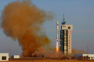 China's remote-sensing satellite, "Yaogan VII," was launched from the Jiuquan Satellite Launch Center in northwestern Gansu Province on Wednesday, December 9, 2009. [Photo: Hai Han/CFP]