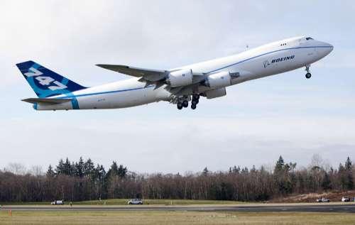 波音747-8型商用飞机成功试飞