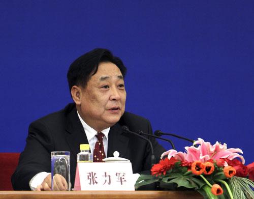 Zhang Lijun, Vice Minister of Environmental Protection, answers a question during a press conference on energy-saving emission reduction and climate change held on the sidelines of the Third Session of the 11th National People's Congress in Beijing, capital of China, March 10, 2010.(Xinhua/Fei Maohua) 