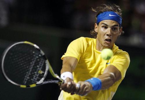 Rafael Nadal of Spain returns a shot to Jo-Wilfried Tsonga of France at the Sony Ericsson Open tennis tournament in Key Biscayne, Florida, March 31, 2010. (Xinhua/Reuters File Photo)