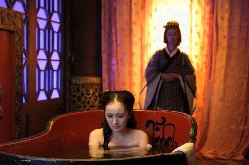 唐伯虎2张静初裸浴疗伤 盘点当红女星性感沐浴戏