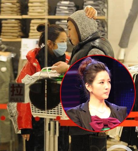 释小龙何洁地下情曝光 合作拍戏暗生情愫