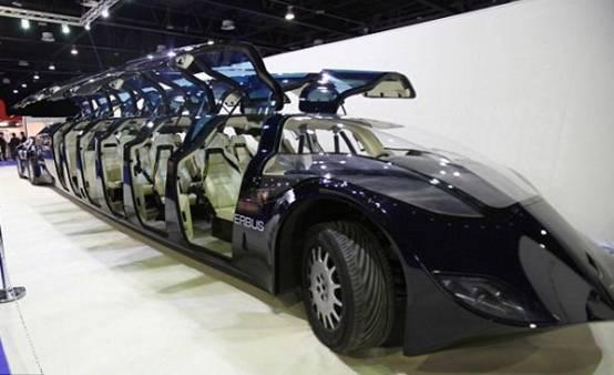 豪华超级巴士亮相迪拜城市交通展