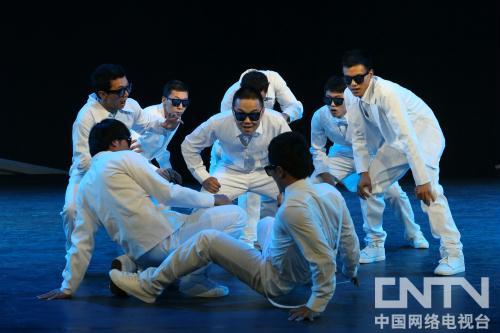 13日晚街舞场决赛high翻全场-中央电视台第六