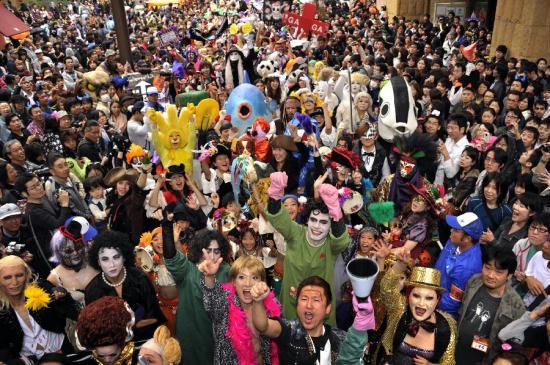 Men wearing dresses for halloween