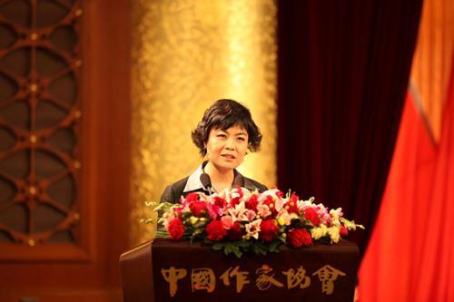 中国作协公布新一届领导名单 铁凝当选主席_文