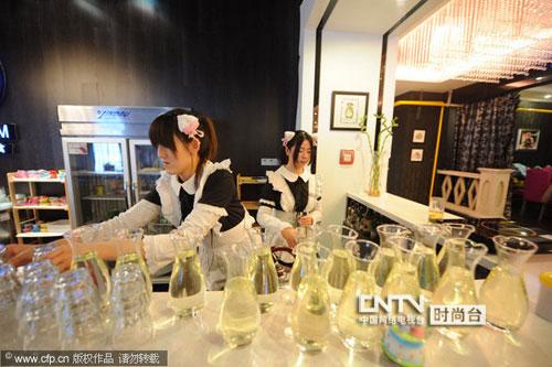 90后小美女化身<em>餐厅女仆</em>_时尚台_<em>中国</em>网络电