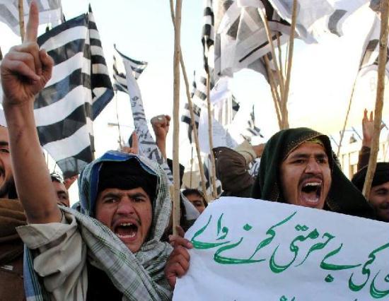 Pakistani people attend a demonstration against Quran desecration in southwest Pakistan's Quetta, on Feb. 23, 2012. (Xinhua/Mohammad)