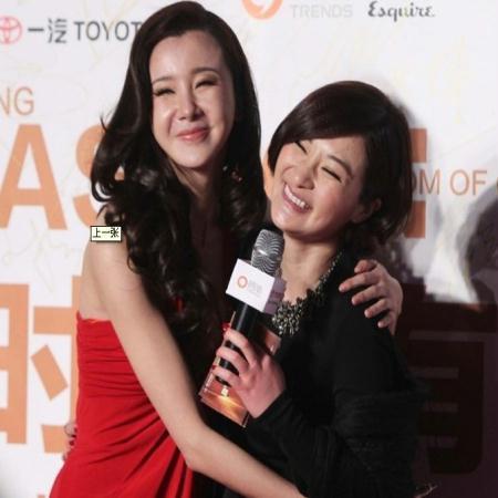  孙菲菲 方龄 踩裙 门后聚首 现场拥抱和好(图)_