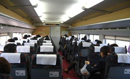 青岛至济南一动车因通讯信号中断中途停车