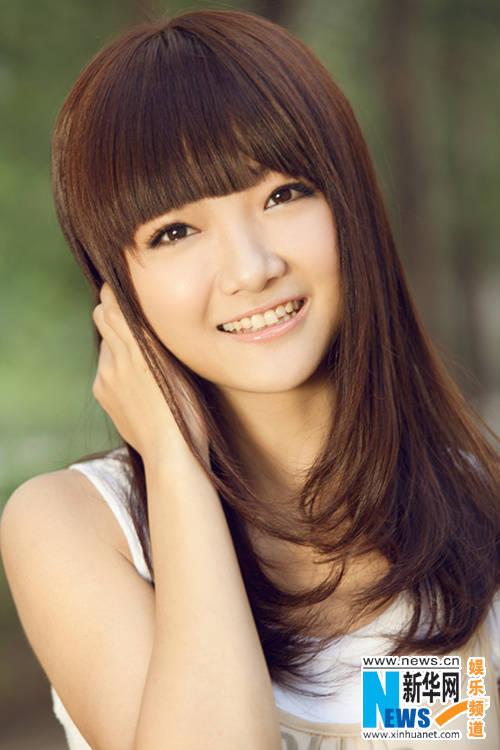 甜美<em>萝莉</em>曹苑清新<em>少女写真</em> 尽显清纯无邪微笑