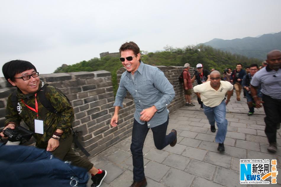 <em>汤姆·克鲁斯</em>冒雨游长城 为新戏《遗落战境》