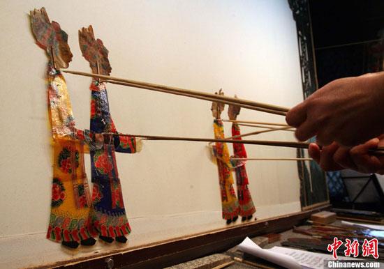 浙江海宁皮影戏 古老的中国式动画_艺术台_中国网络电视台