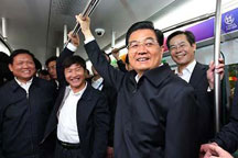 President Hu inspects Beijing during holiday