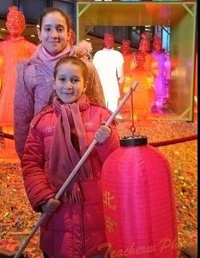 Kids&nbsp;display&nbsp;their&nbsp;lantern