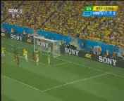 [世界杯]喀麦隆角球酿险情 马蒂普头球击中横梁