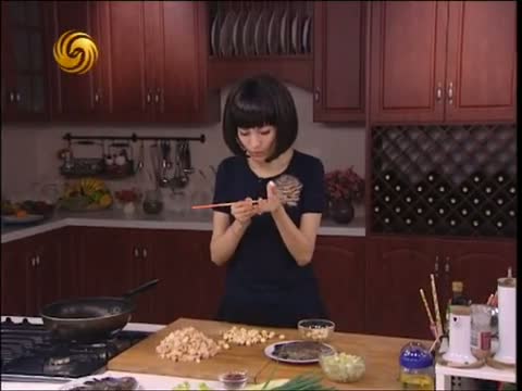 《<em>美女私房菜</em>》 20111112 <em>莲藕</em>排骨汤_美食台
