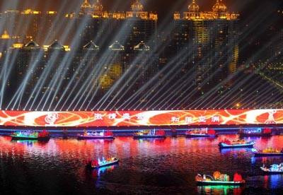 Cérémonie de fermeture des Jeux Asiatiques de Guangzhou<a href=http://yayun.cntv.cn/20101127/108257.shtml><font color=royalblue><b>[Vidéo 1]</b></font></a> <a href=http://yayun.cntv.cn/20101127/108281.shtml><font color=royalblue><b>[Vidéo 2]</b></font></a>