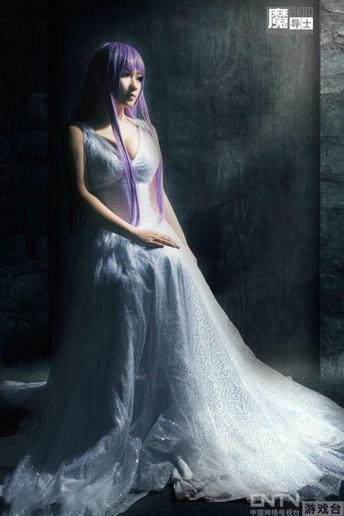 <em>美女</em>COSer 美歪演绎完美女神雅典娜_单机