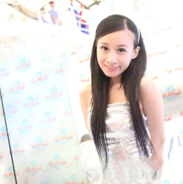 <em>人体</em>橱窗!巨人海报<em>女孩</em>成最抢镜模特_八卦周边