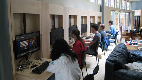 致死疾病在网吧传播 已有网游玩家死亡_网络游