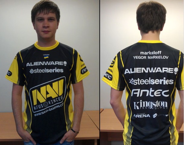 aVi公布2012全新队服 新面貌出征_电子竞技_