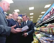 普京赴超市调研食品价格