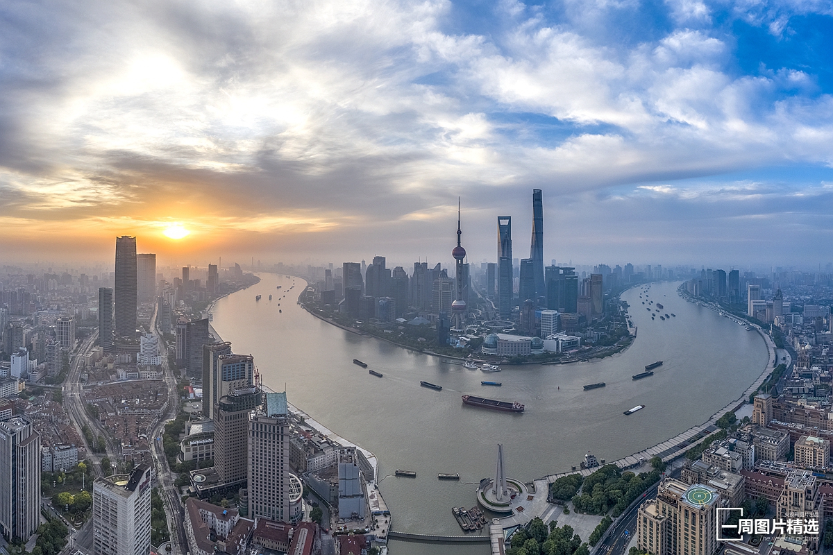 2020年5月20日,上海,黄浦江两岸美景.视觉中国