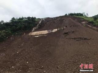 贵州毕节赫章县一乡镇发生山体垮塌
