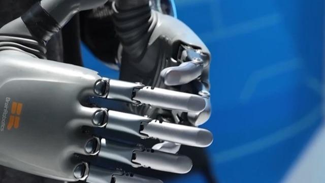 Futuristic robots on display at ongoing Global Digital Trade Expo in China