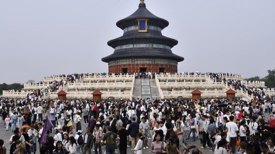 Visa-free entry policies boost inbound tourism during National Day holiday