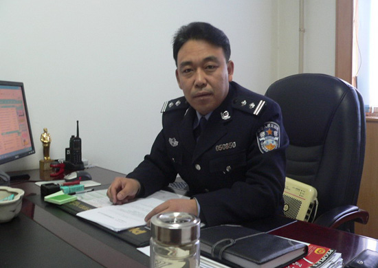 频]妻儿、战友、群众追忆英雄派出所所长李方洪